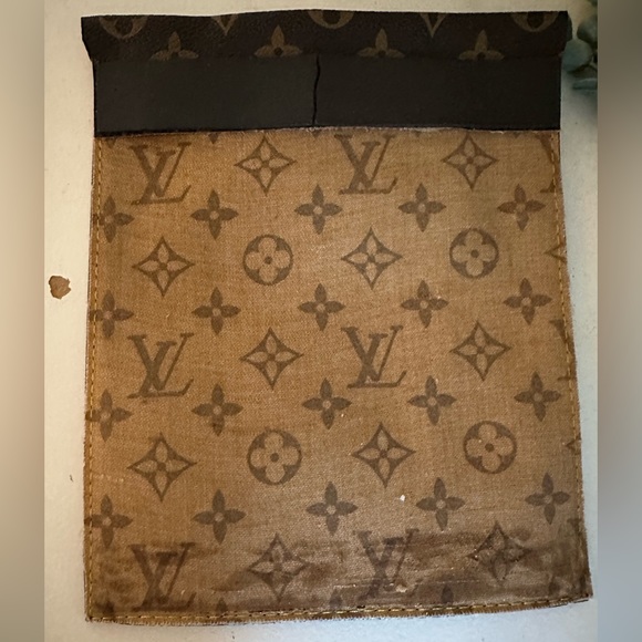 Louis Vuitton | COLLECTORS ITEM | one of a kind pouch - Picture 7 of 7